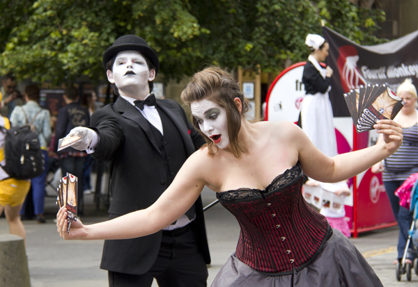 Street-Marketing-Flyers-Mimes