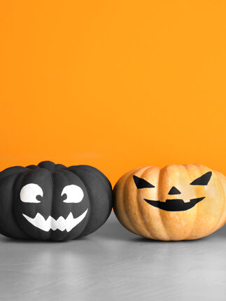 citrouilles noires et oranges