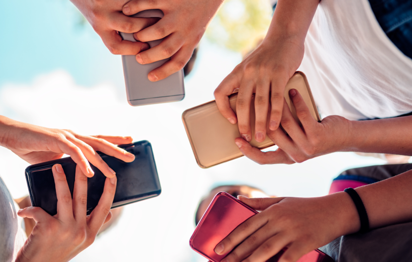 Tendances de communication locale 2023 #4 : jamais sans le smartphone !